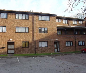 1 bedroom Flat - Wordsworth Court, Hatfield - Photo 2
