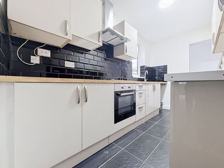 3 Bedroom - Photo 5