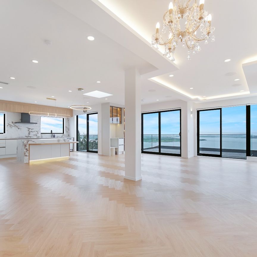 Designer 5 Bedroom Home Hillsborough - Photo 1