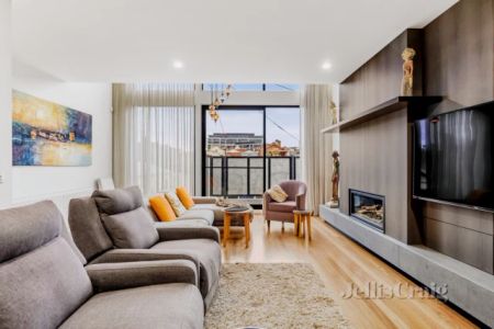 3 Bed, 2 Bath - Photo 2