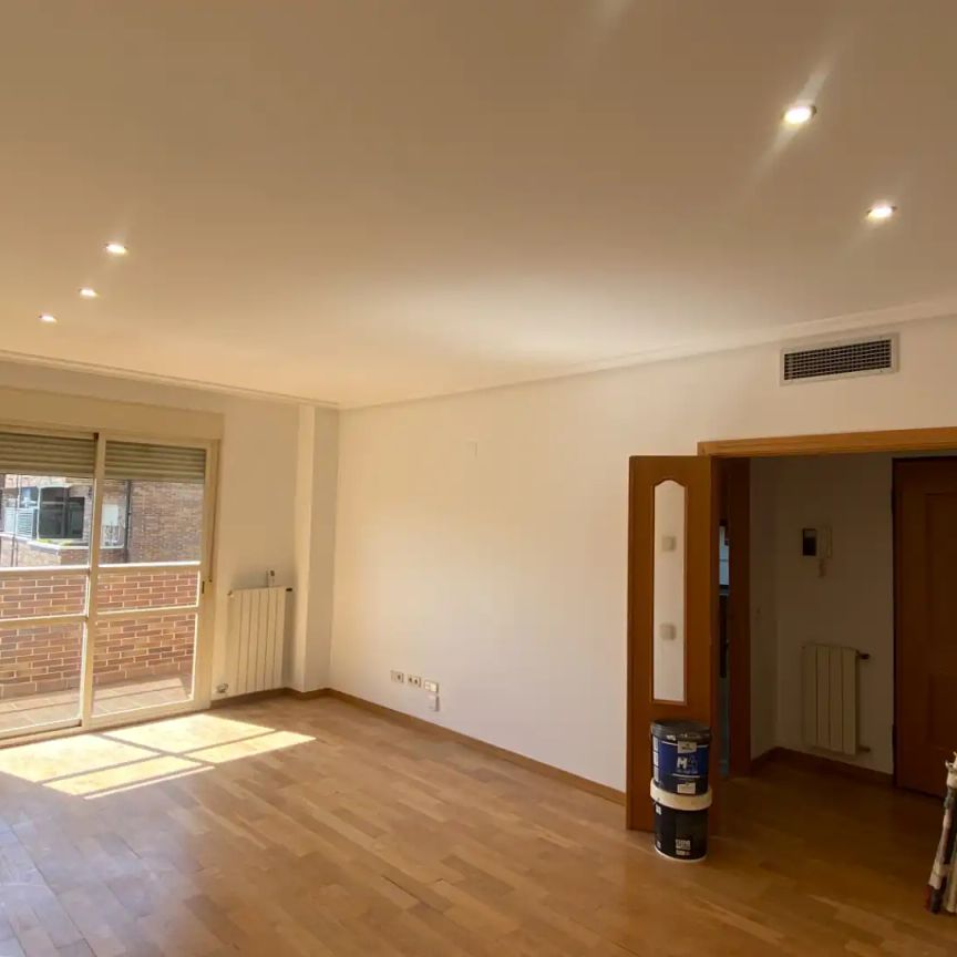 Piso de alquiler en Calle Alejandro de la Sota, 2, Sector B - Photo 1