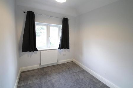 4 bedroom semi-detached house to rent - Photo 3