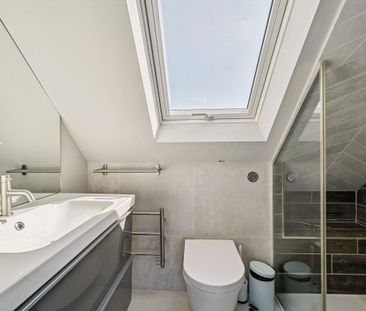 A five bedroom semi-detached house with a large garden on Ellerton Road. - Photo 3
