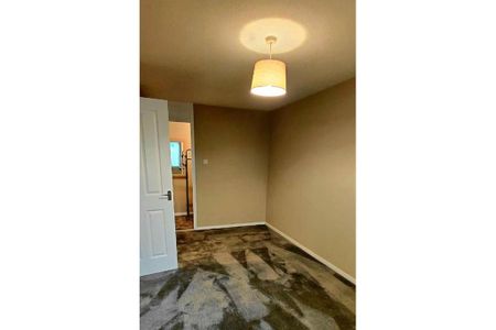 2 bed terraced house for rent in Livingston - Photo 3