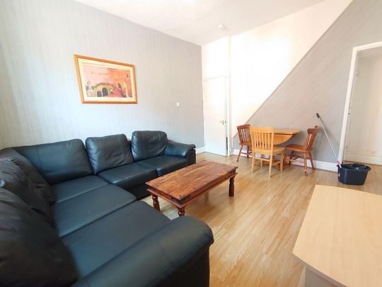 4 bedroom terraced house to rent - Photo 1