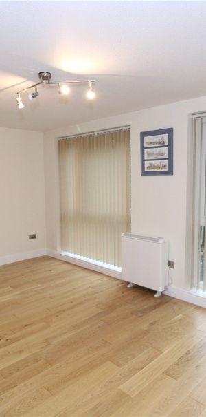 Auckland Road, London, SE19 - Photo 1