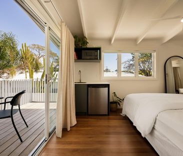 Luxury & Coastal Living in the Heart of Palm Beach - Photo 6