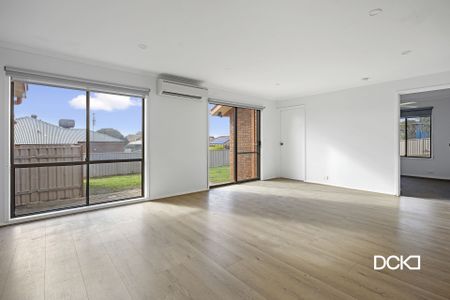 11 Howell Crescent Kangaroo Flat VIC - Photo 5