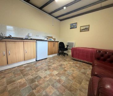 1 bedroom block of apartments to rent - Photo 2