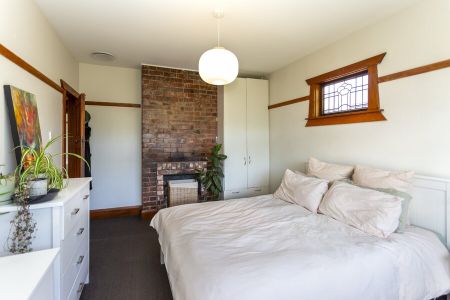 Lovely 3-bedroom character home! - Photo 5