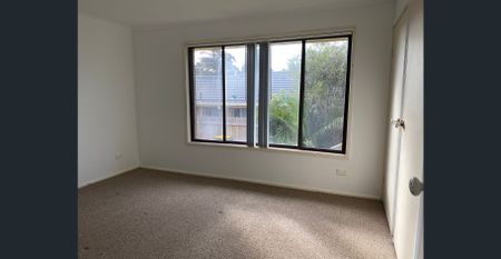 Coastal Home with Studio - Photo 2