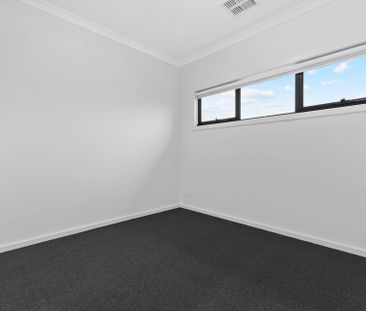 Stylish Family Living with Hills Views in Windsor Gardens - Photo 1