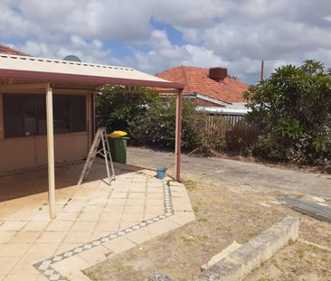 Character house on large block - Photo 1