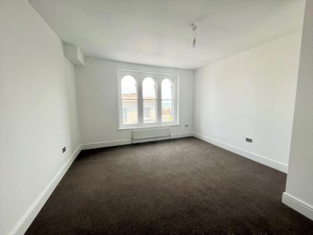 3 bedroom flat to rent - Photo 5