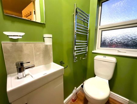 Room 3, 58 Highfield Road, Wheatley, DN1 - Photo 3