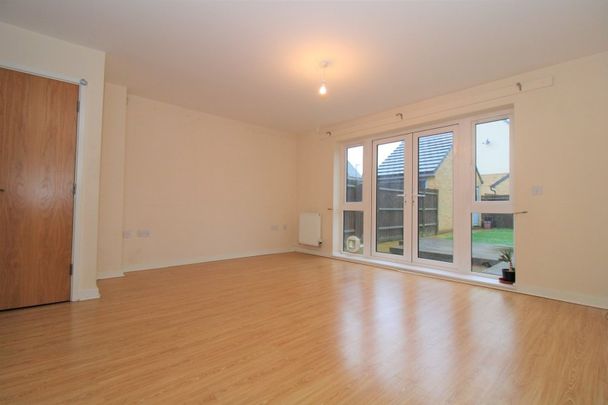 Birdwing Walk, Stevenage, Hertfordshire - Photo 1