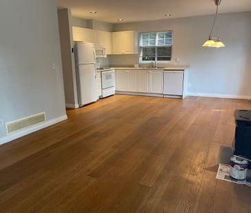 Bright and Spacious 2 Bedrooms - Ground Level Suite - Photo 1