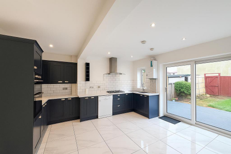 4 bedroom terraced house to rent - Photo 2