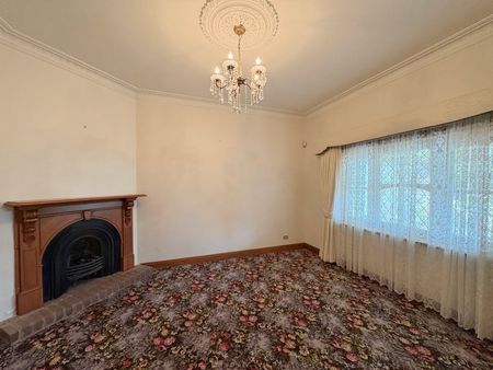 Charming Home in Waterfront Location - Photo 3