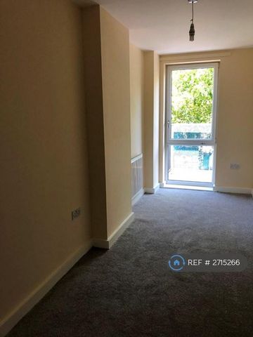 2 bedroom flat to rent - Photo 3
