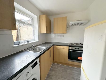 2 bedroom maisonette to rent - Photo 4