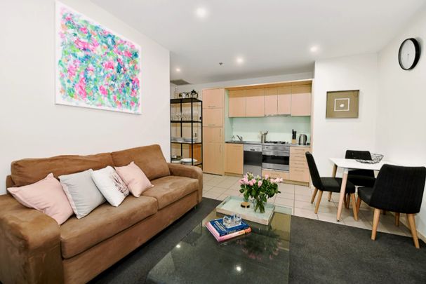 Bright 1-bedroom apartment near St Paul's Cathedral, Melbourne - Photo 1