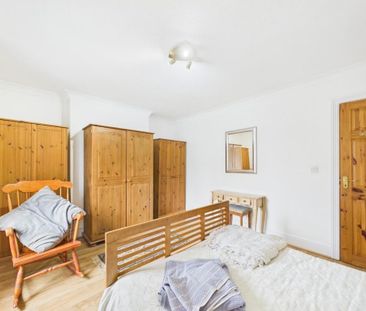 2 bedroom end of terrace house to rent - Photo 4