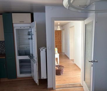 Renovierte 3-Zimmer-Wohnung im 1. OG mit Balkon in Alt-Esting - Photo 3