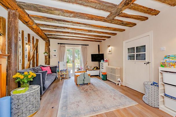 6 bedroom detached house to rent - Photo 1