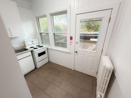 For Lease - 2469 Queen Street Unit# 1, Toronto, Ontario - Photo 2