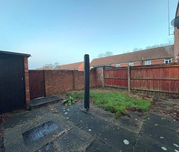 2 bedroom terraced to rent - Photo 1