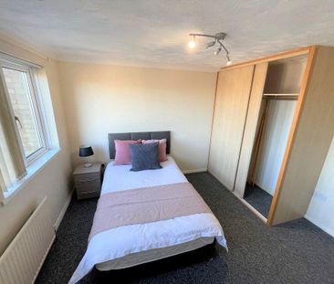 1 bedroom in a house share to rent - Photo 3