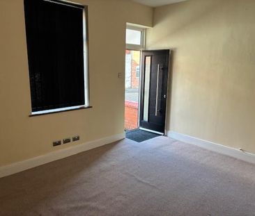 3 bedroom end of terrace house to rent - Photo 1