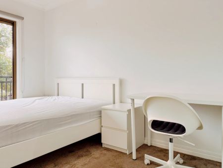 3 Bed 2 Bath Third Room - Photo 5