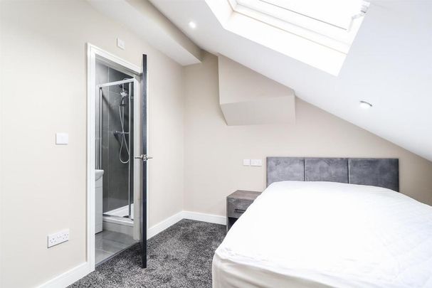 1 bedroom in a house share to rent - Photo 1