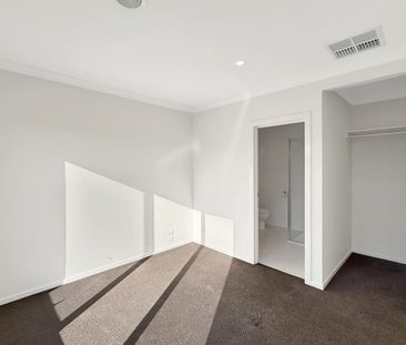 🏡 4-Bedroom House in Wallan - Photo 2