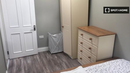 Room to rent in 4-bedroom houseshare in Whitehall, Dublin - Photo 3