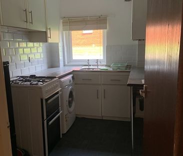 2 Bed Flat, Cobden Avenue, SO18 - Photo 3