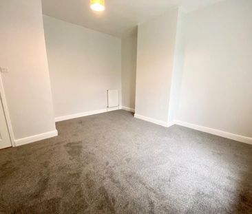 Lawrence Road, Marsh, Huddersfield £850 pcm ⓘ The monthly or weekly payment required by the landlord. Read our glossary page , 3 bedrooms, house - terraced, to let * Tenant info - Photo 1