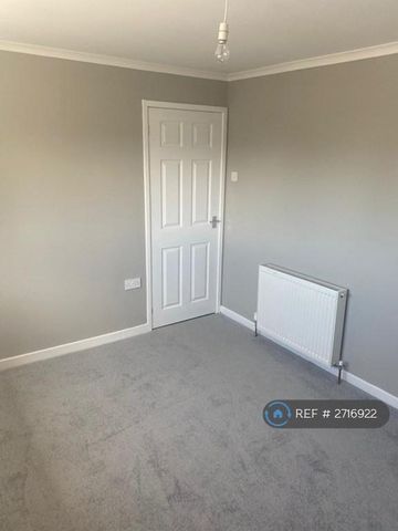 2 bedroom end of terrace house to rent - Photo 5