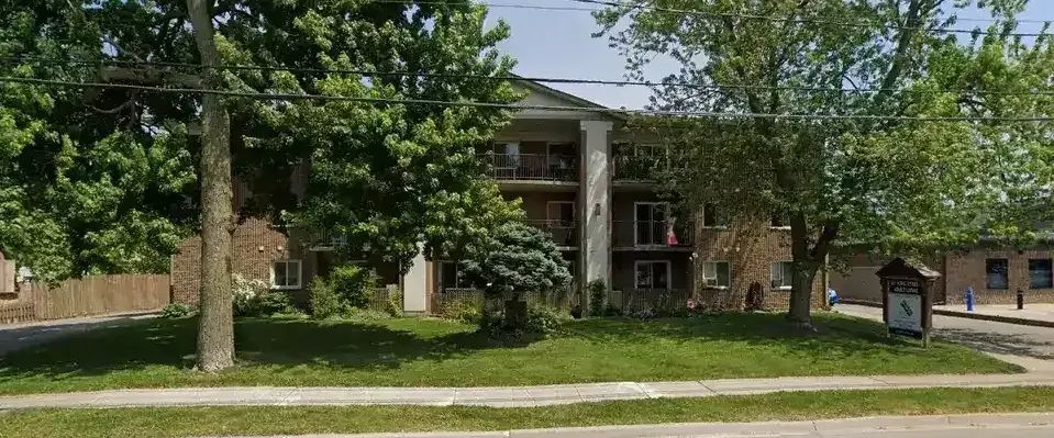 Renovated | One Bedroom | Mature Living Building | 521 King St, Port Colborne - Photo 1