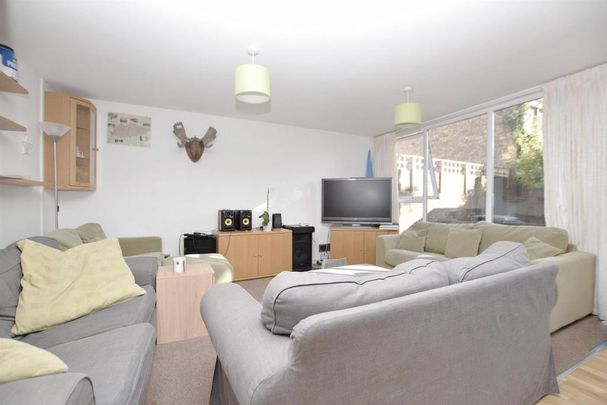 5 bedroom end of terrace house to rent - Photo 1