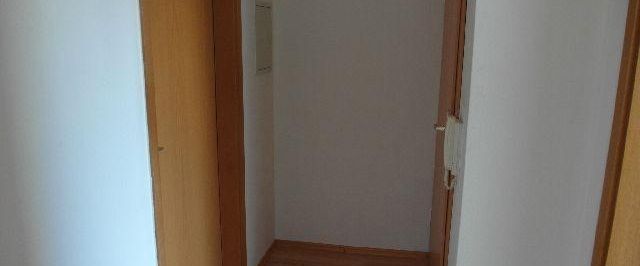 Gemütliche große helle 2 Zimmer Wohnung in einer beliebten Straße mit Einbauküche und Garten! - Foto 1