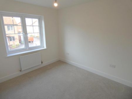 3 bedroom semi-detached house to rent - Photo 3