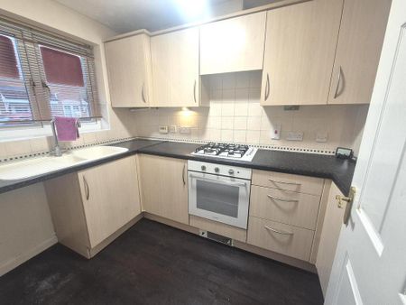 3 bedroom semi-detached house to rent - Photo 3