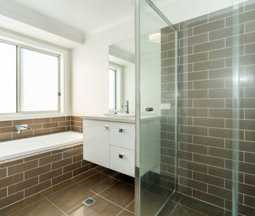 FAMILY HOME IN GOBBAGOMBALIN - Photo 5