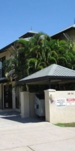 Fully-furnished beachside apartment - walk to The Strand and local cafes - Photo 4