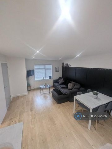 3 bedroom end of terrace house to rent - Photo 3