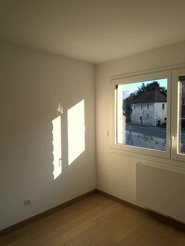 Location Appartement 3 pièces 64m² ANNECY 74000 - Photo 4