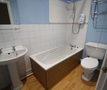 2 bedroom end of terrace house to rent - Photo 6